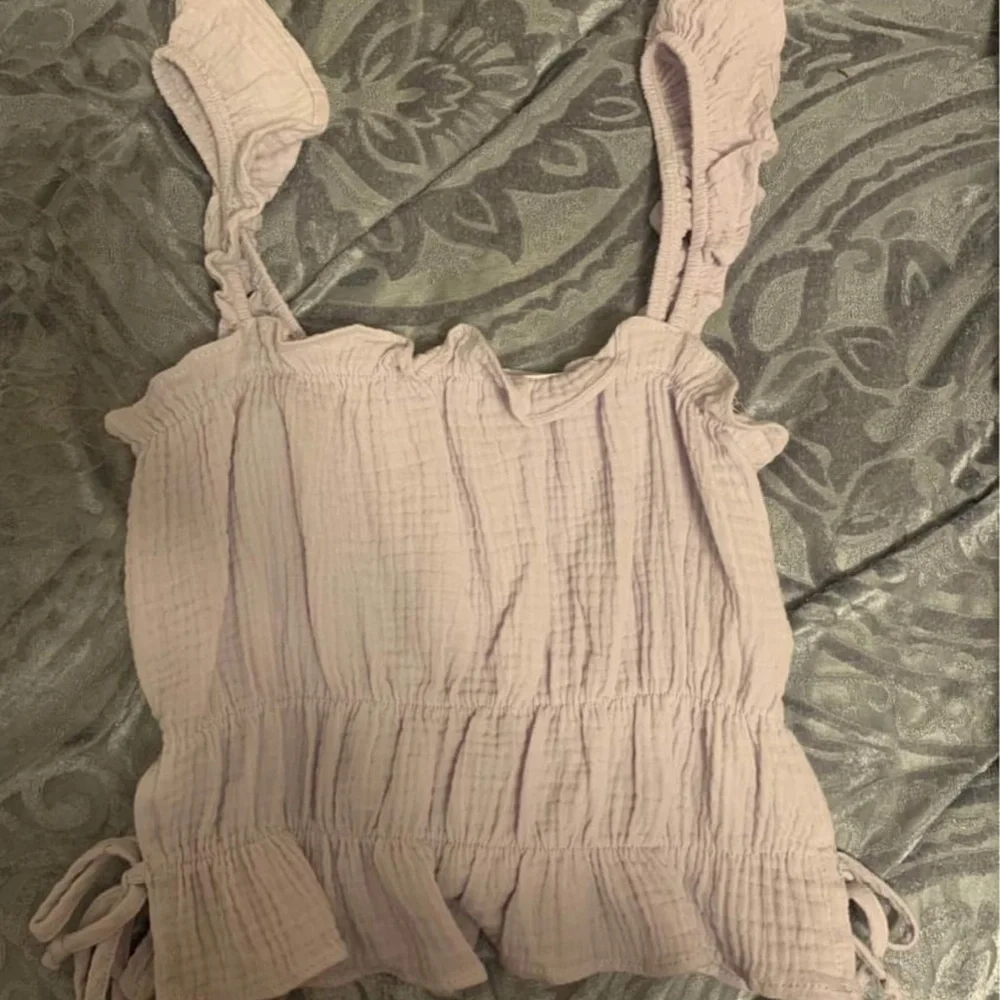 Clothes - Picture 3 of 11